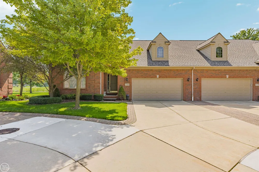 22800 Amber River Drive Macomb Township, MI 48042