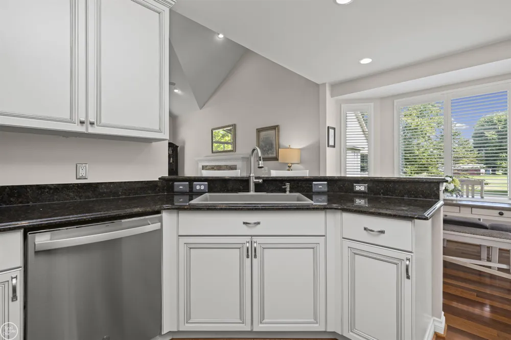 22800 Amber River Drive Macomb Township, MI 48042