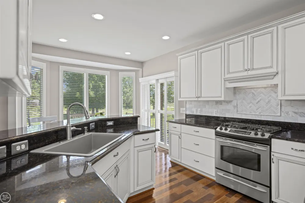 22800 Amber River Drive Macomb Township, MI 48042