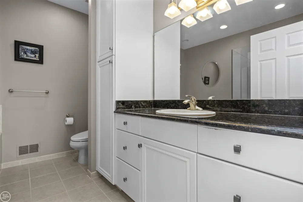 22800 Amber River Drive Macomb Township, MI 48042