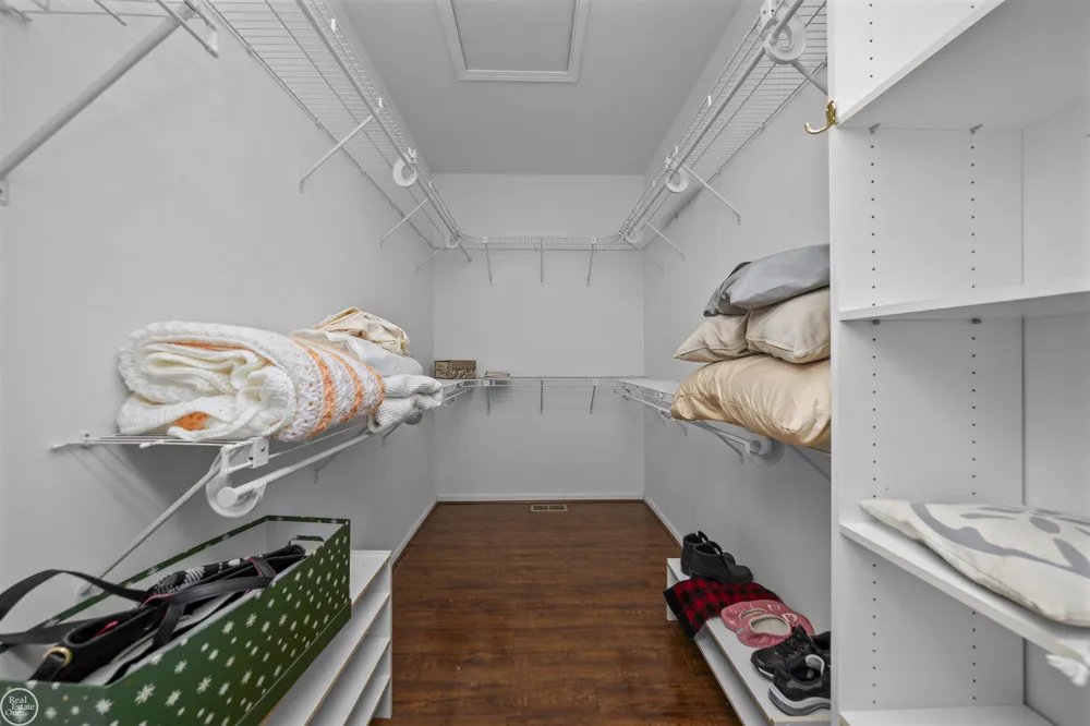 22800 Amber River Drive Macomb Township, MI 48042