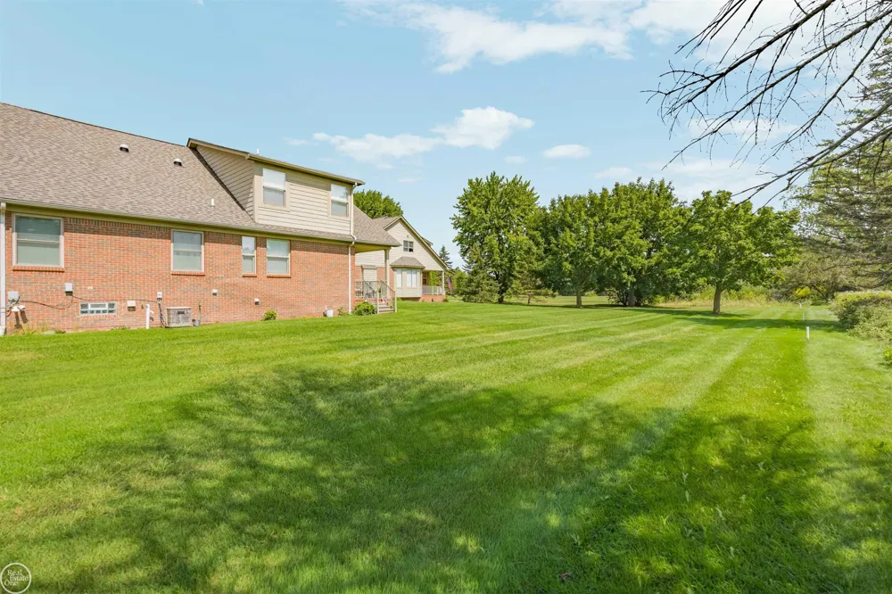 22800 Amber River Drive Macomb Township, MI 48042