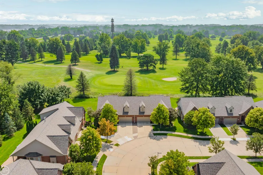 22800 Amber River Drive Macomb Township, MI 48042