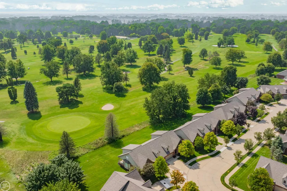 22800 Amber River Drive Macomb Township, MI 48042
