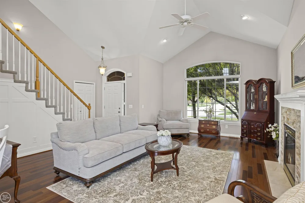 22800 Amber River Drive Macomb Township, MI 48042
