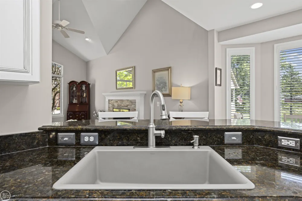 22800 Amber River Drive Macomb Township, MI 48042