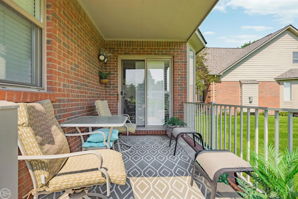 22800 Amber River Drive Macomb Township, MI 48042