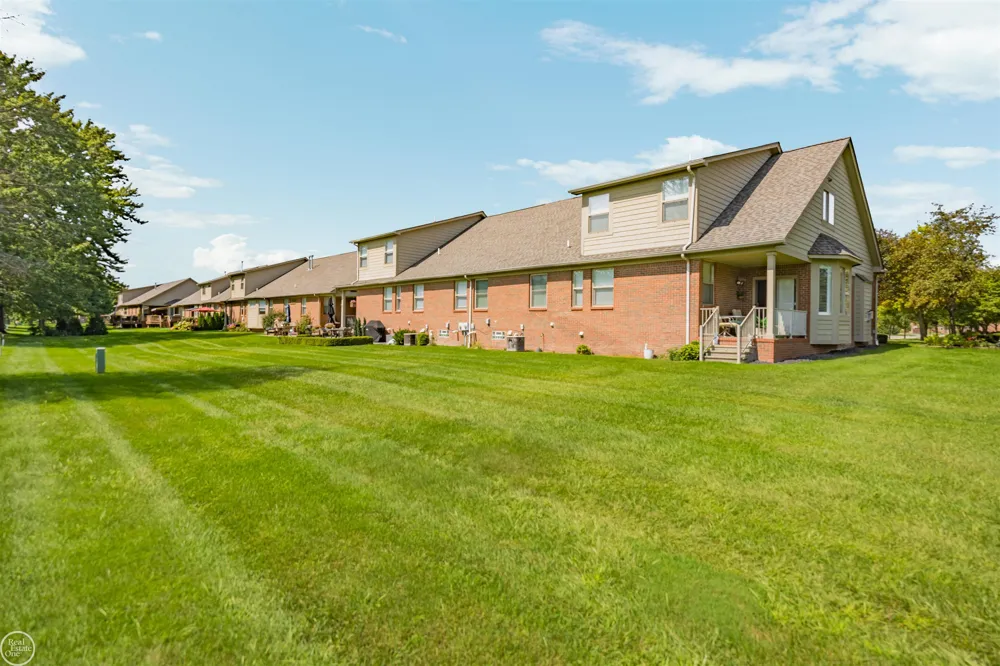 22800 Amber River Drive Macomb Township, MI 48042