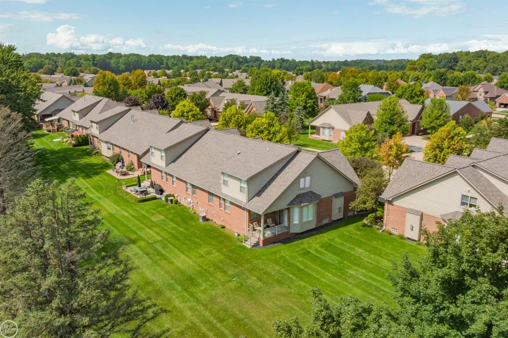 22800 Amber River Drive Macomb Township, MI 48042