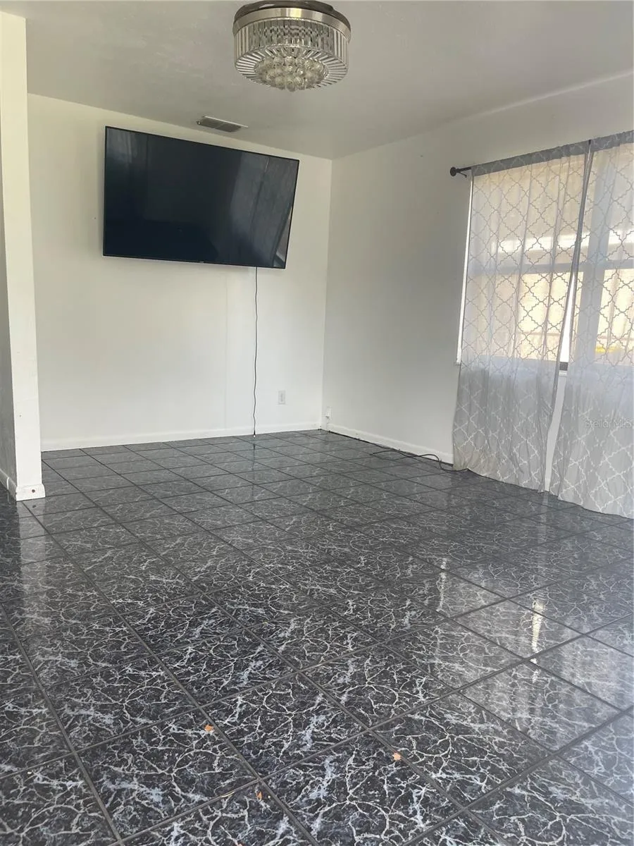 309 CENTER STREET Auburndale, FL 33823
