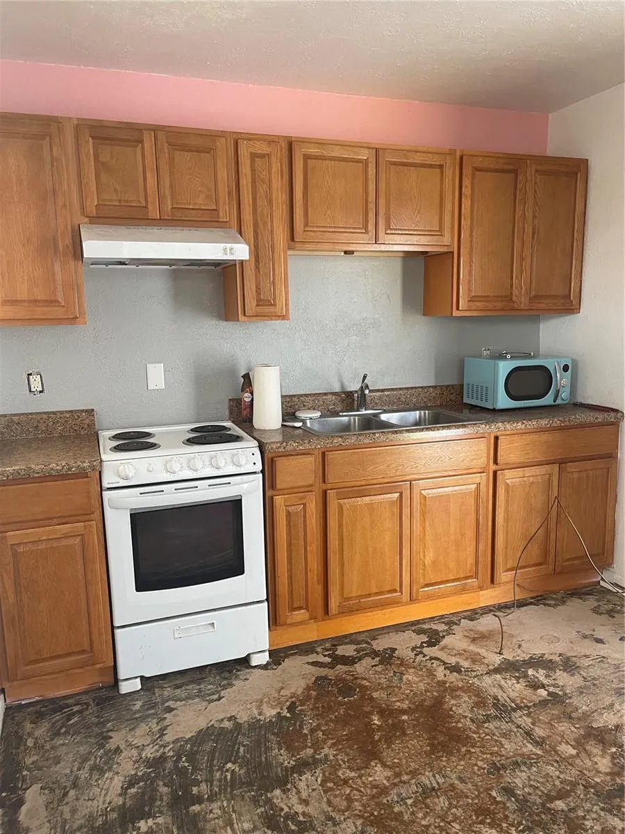 309 CENTER STREET Auburndale, FL 33823