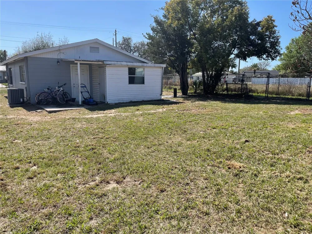 309 CENTER STREET Auburndale, FL 33823