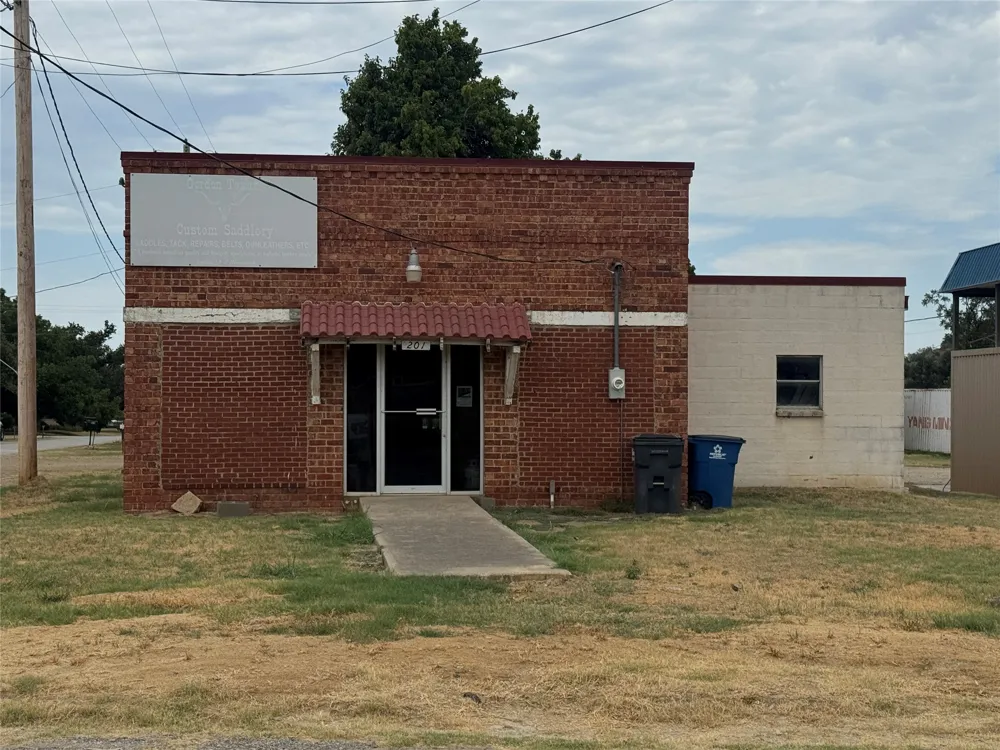 201 E Crockett Street Gordon, TX 76066