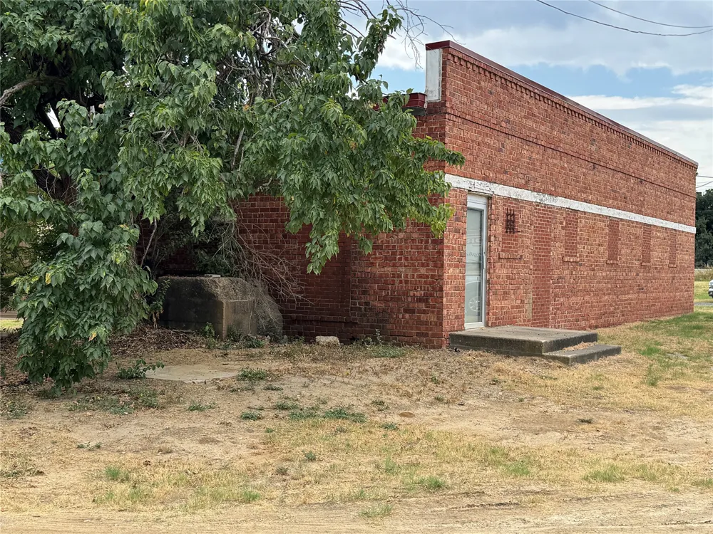 201 E Crockett Street Gordon, TX 76066