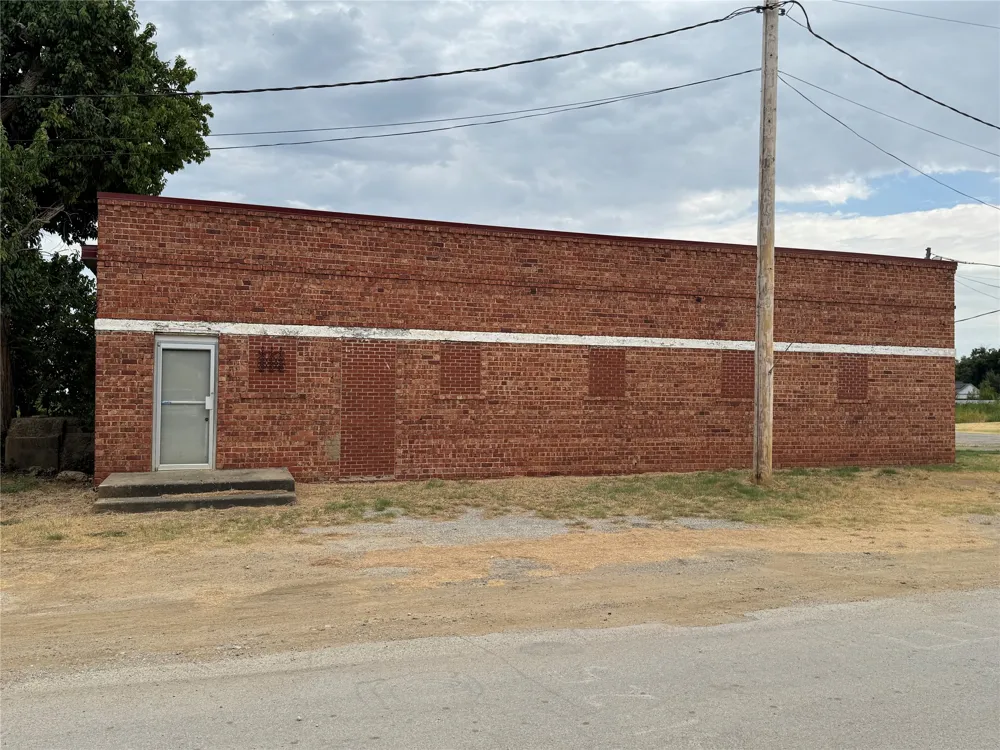 201 E Crockett Street Gordon, TX 76066