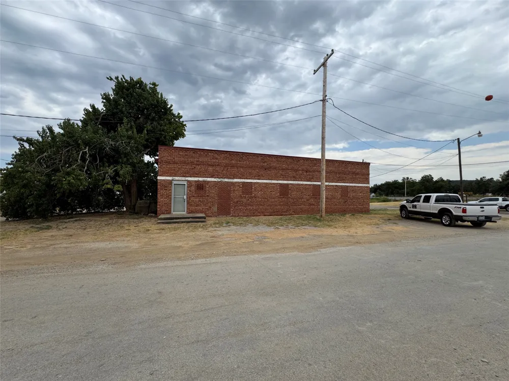 201 E Crockett Street Gordon, TX 76066