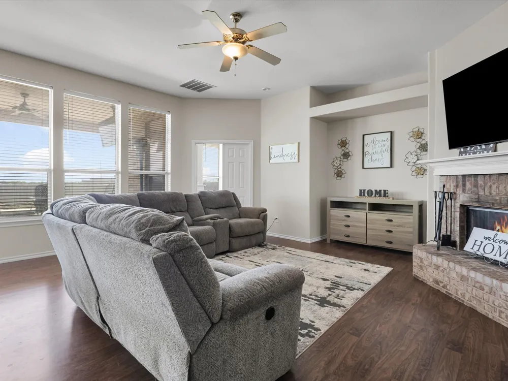 205 King George Road Ponder, TX 76259