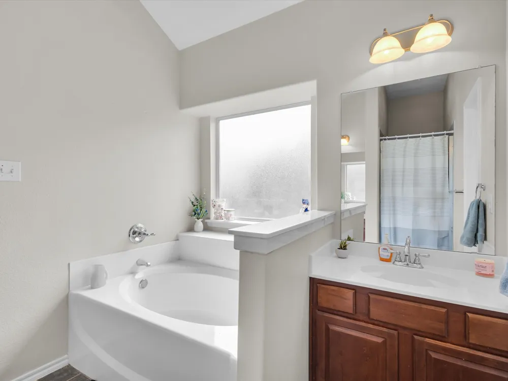 205 King George Road Ponder, TX 76259