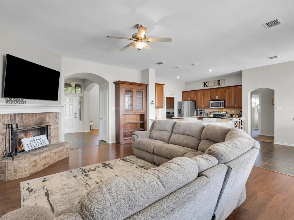 205 King George Road Ponder, TX 76259