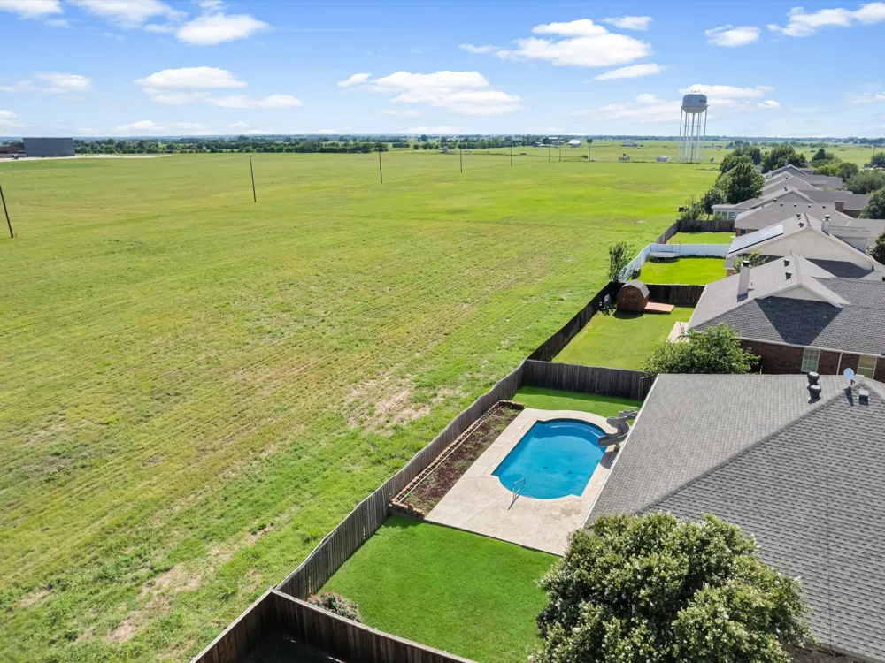 205 King George Road Ponder, TX 76259