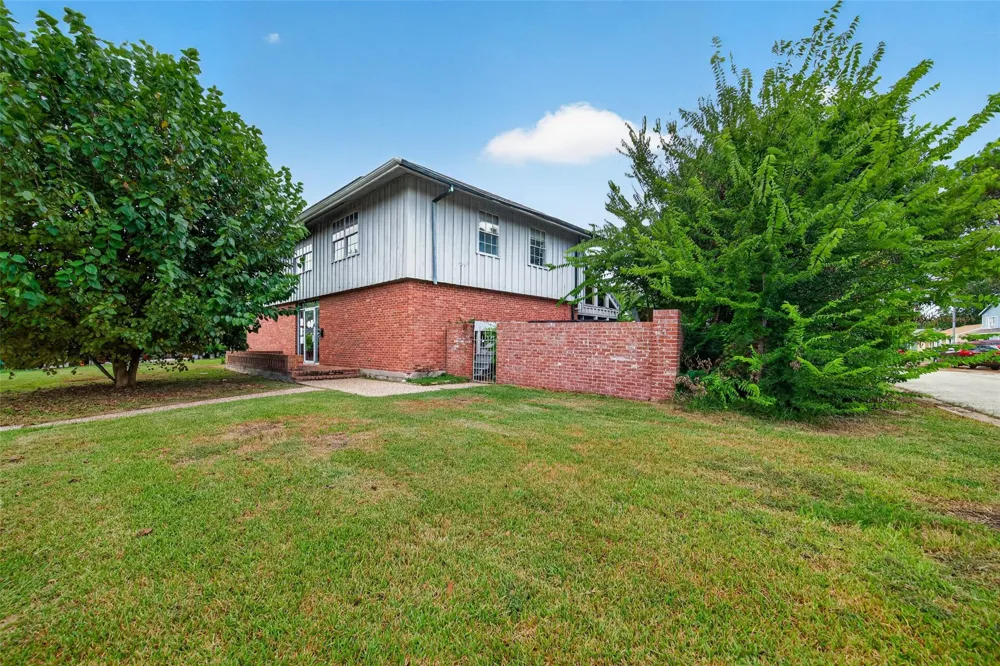 2106 New Mexico Street Baytown, TX 77520