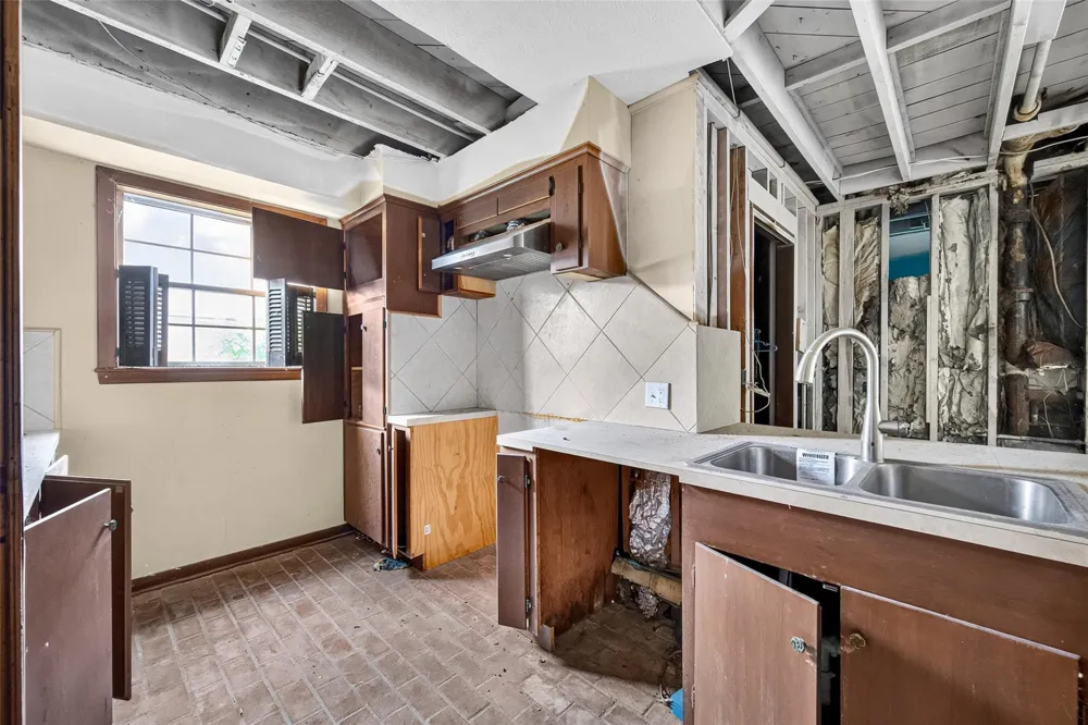 2106 New Mexico Street Baytown, TX 77520