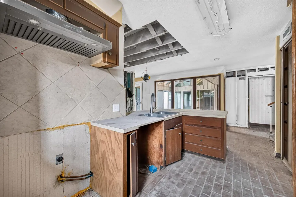 2106 New Mexico Street Baytown, TX 77520