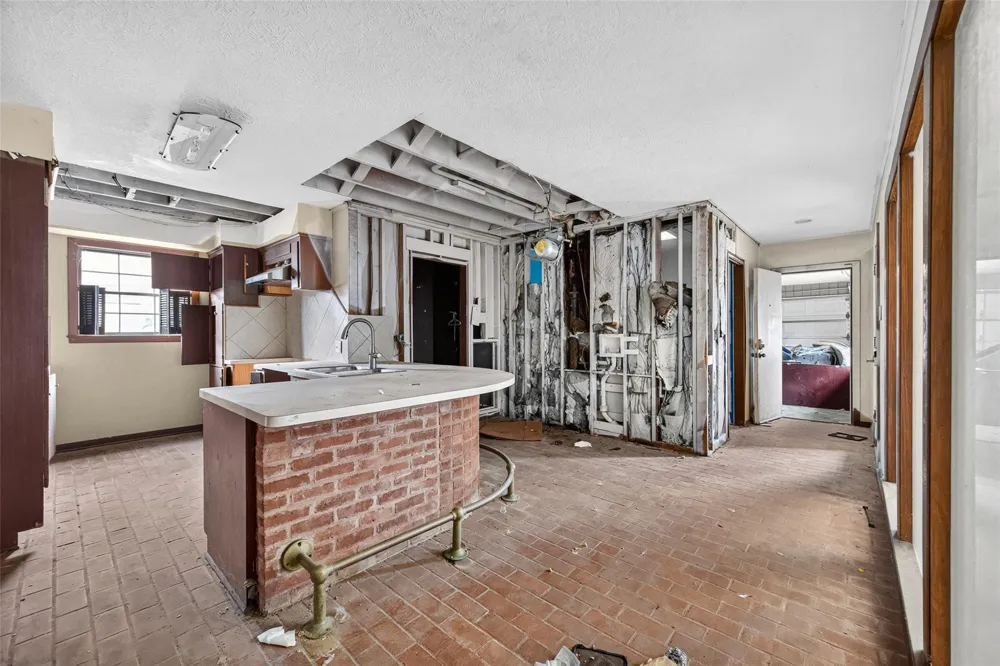 2106 New Mexico Street Baytown, TX 77520