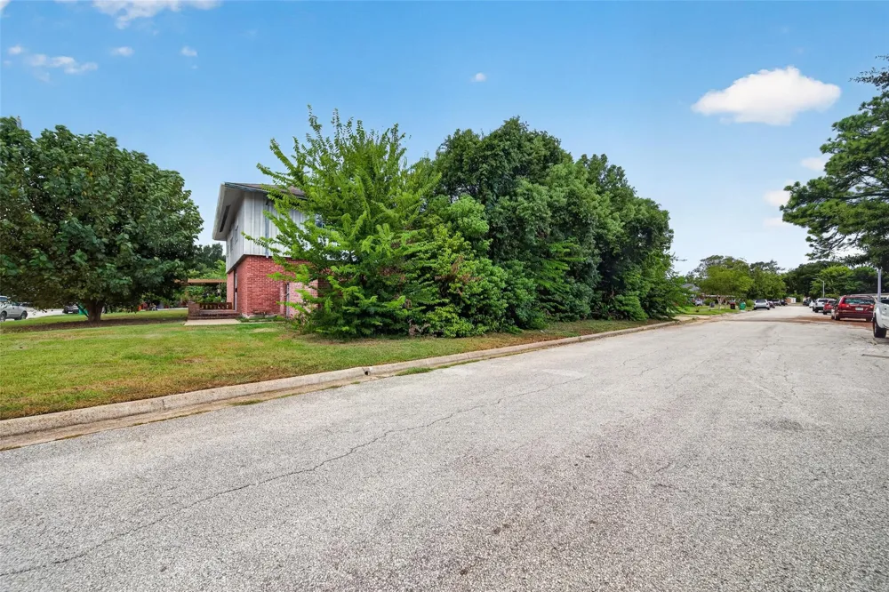 2106 New Mexico Street Baytown, TX 77520