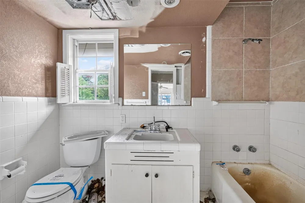 2106 New Mexico Street Baytown, TX 77520