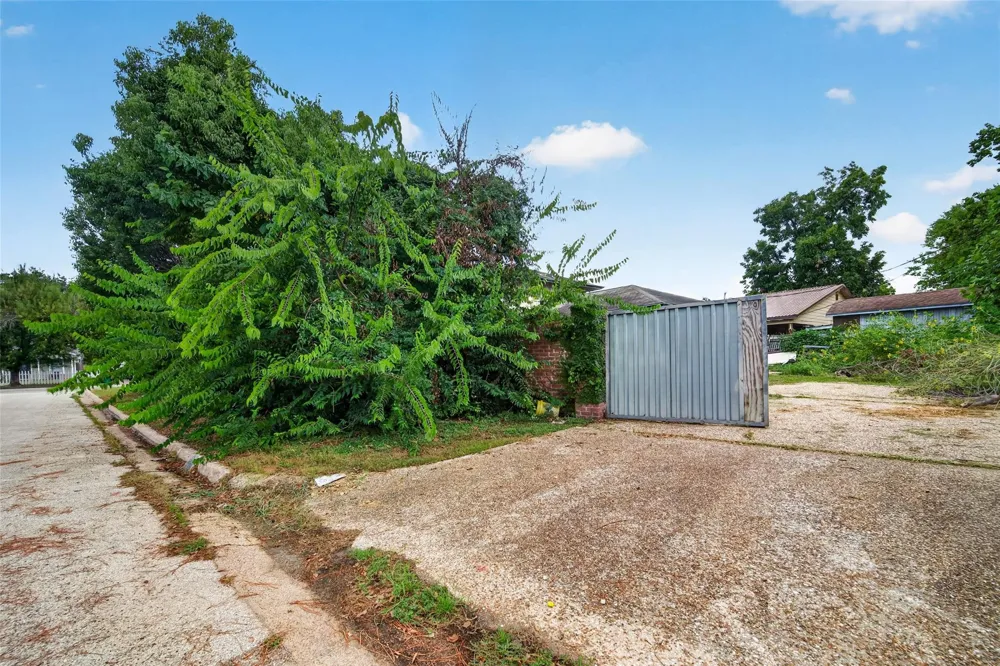 2106 New Mexico Street Baytown, TX 77520