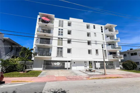 8305 Crespi Blvd #4D