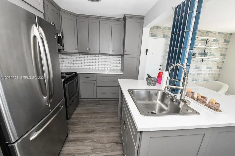 8305 Crespi Blvd #4D Miami Beach, FL 33141