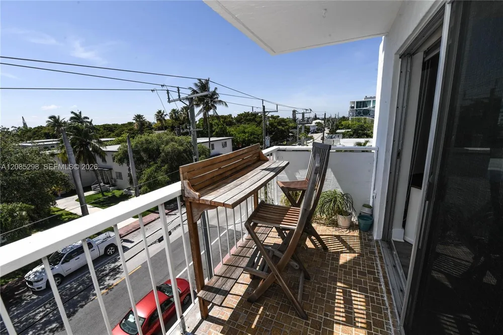 8305 Crespi Blvd #4D Miami Beach, FL 33141