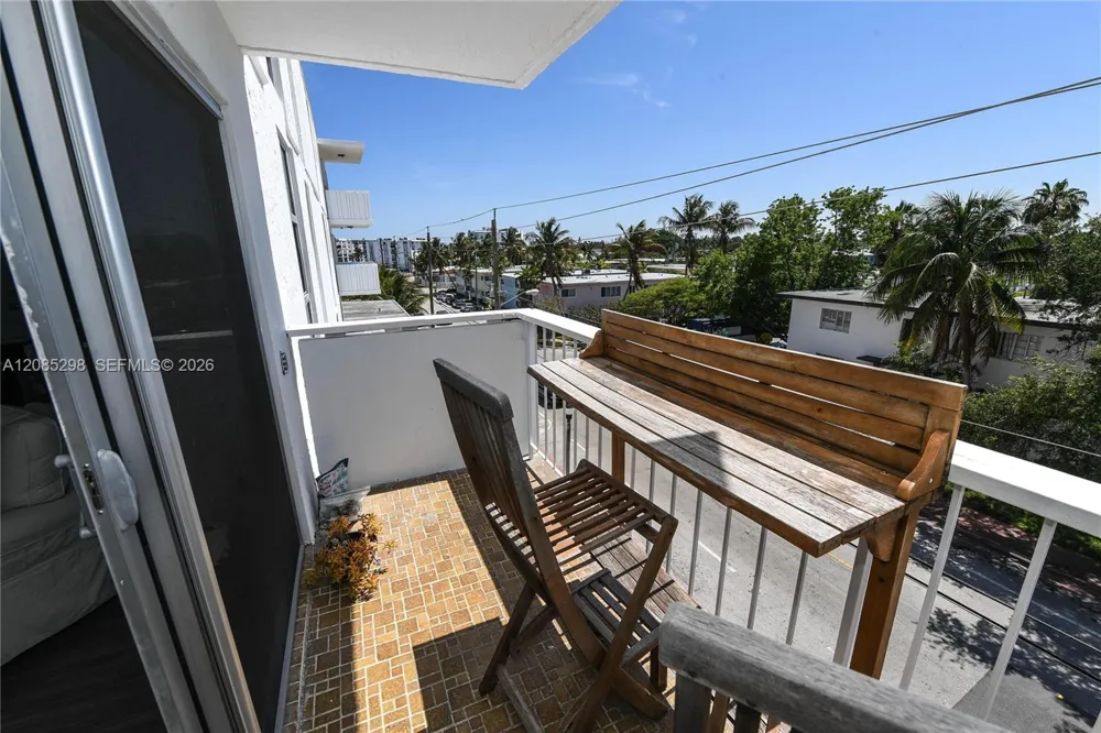 8305 Crespi Blvd #4D Miami Beach, FL 33141
