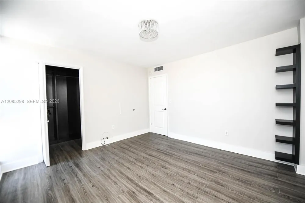 8305 Crespi Blvd #4D Miami Beach, FL 33141