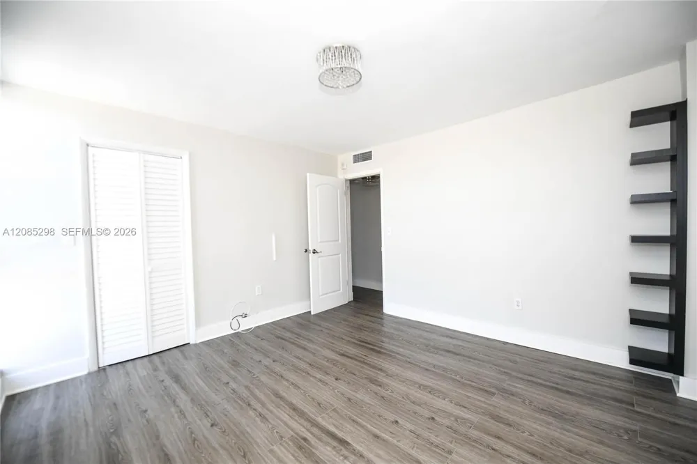 8305 Crespi Blvd #4D Miami Beach, FL 33141