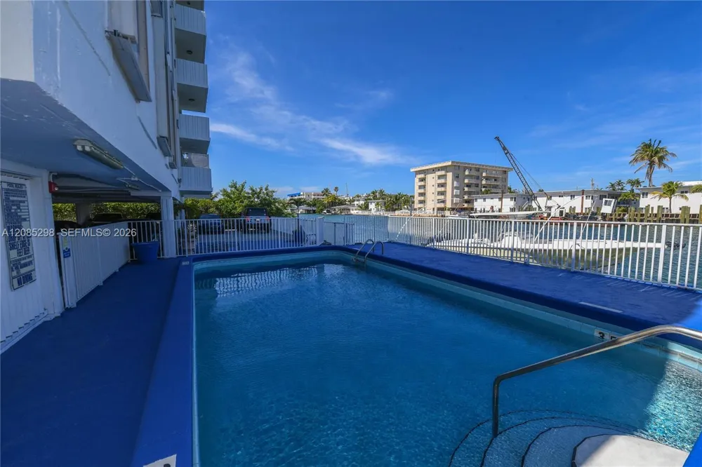8305 Crespi Blvd #4D Miami Beach, FL 33141