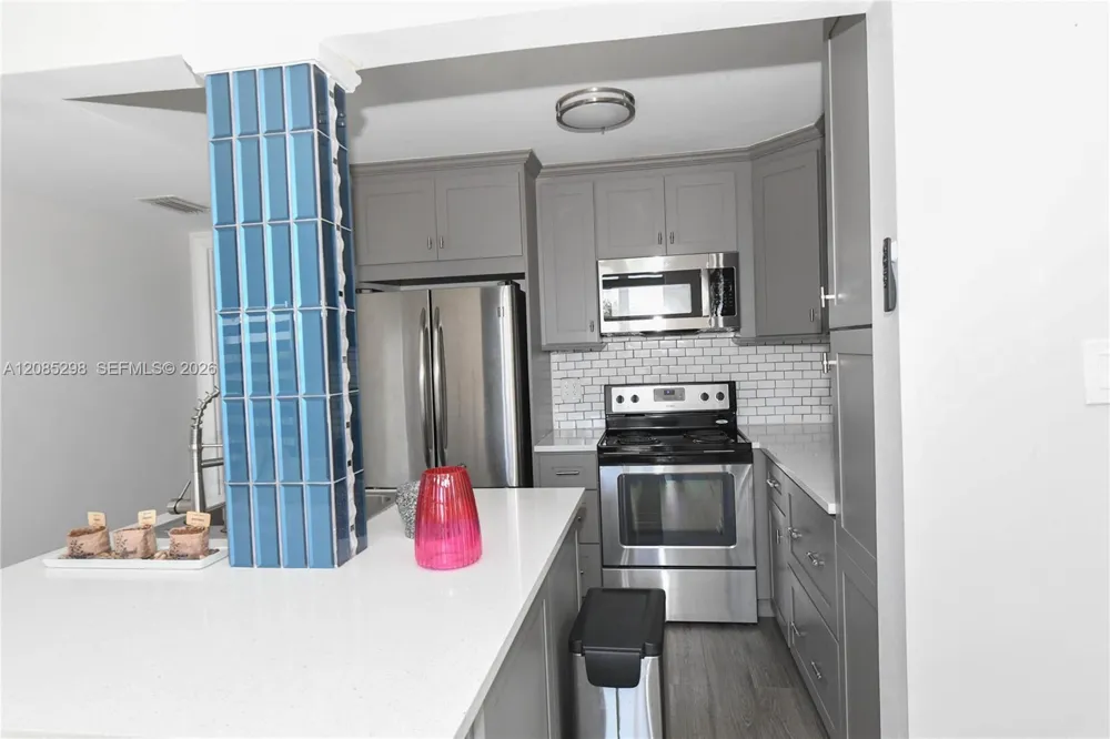 8305 Crespi Blvd #4D Miami Beach, FL 33141