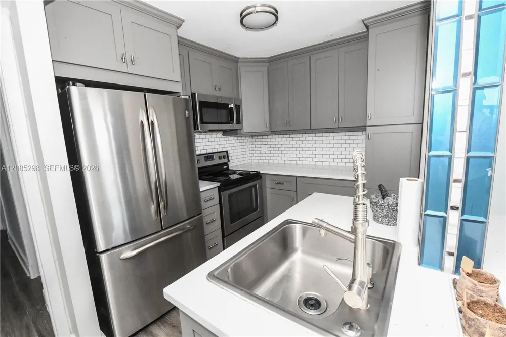 8305 Crespi Blvd #4D Miami Beach, FL 33141
