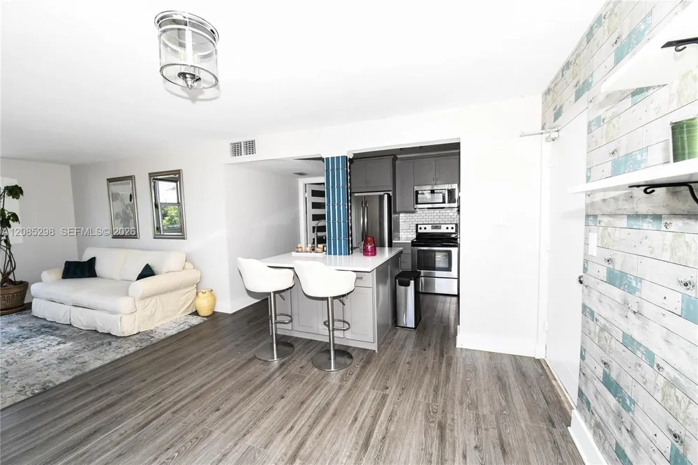 8305 Crespi Blvd #4D Miami Beach, FL 33141