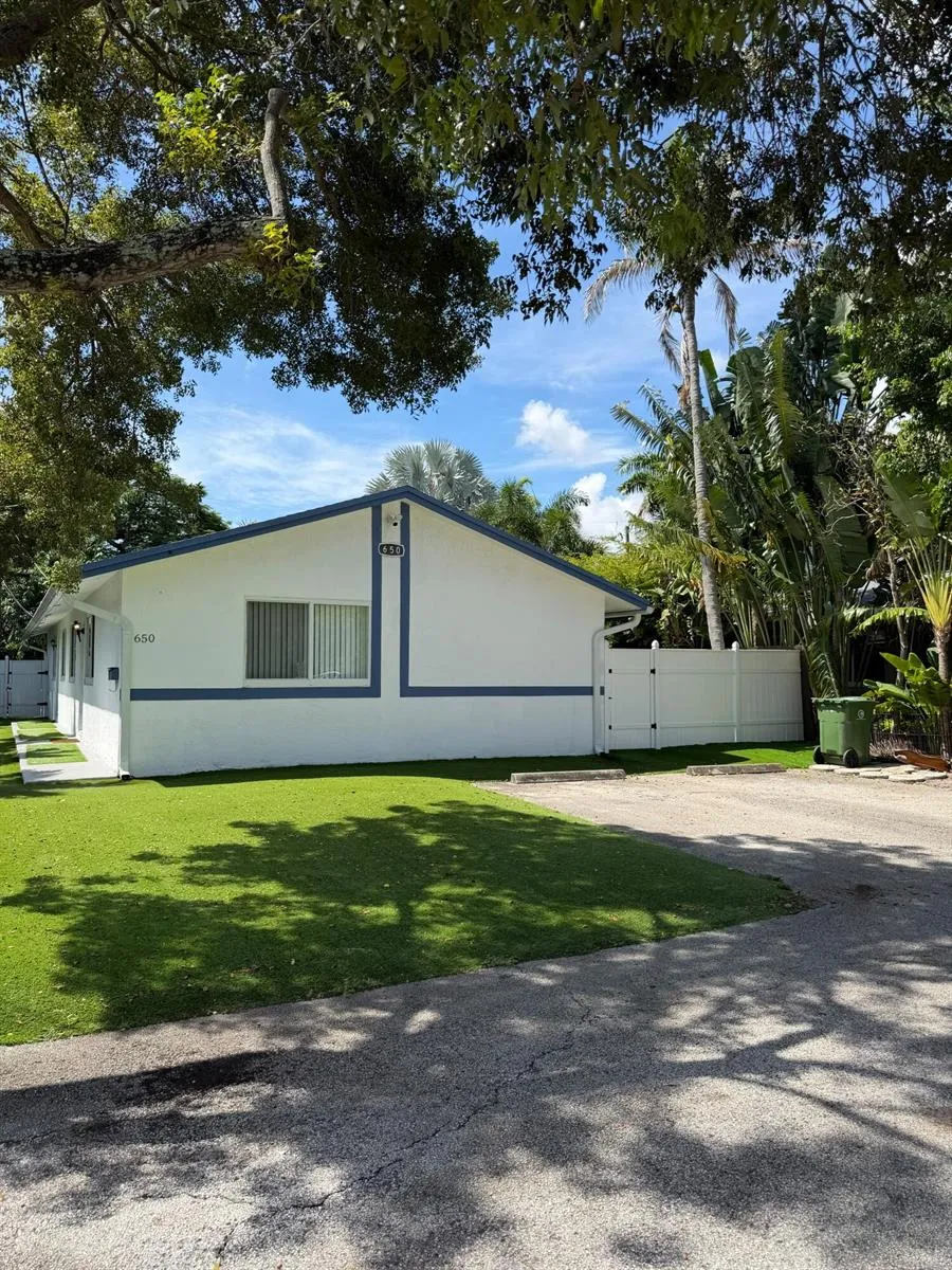 650 NE 15TH STREET #A - B Fort Lauderdale, FL 33304
