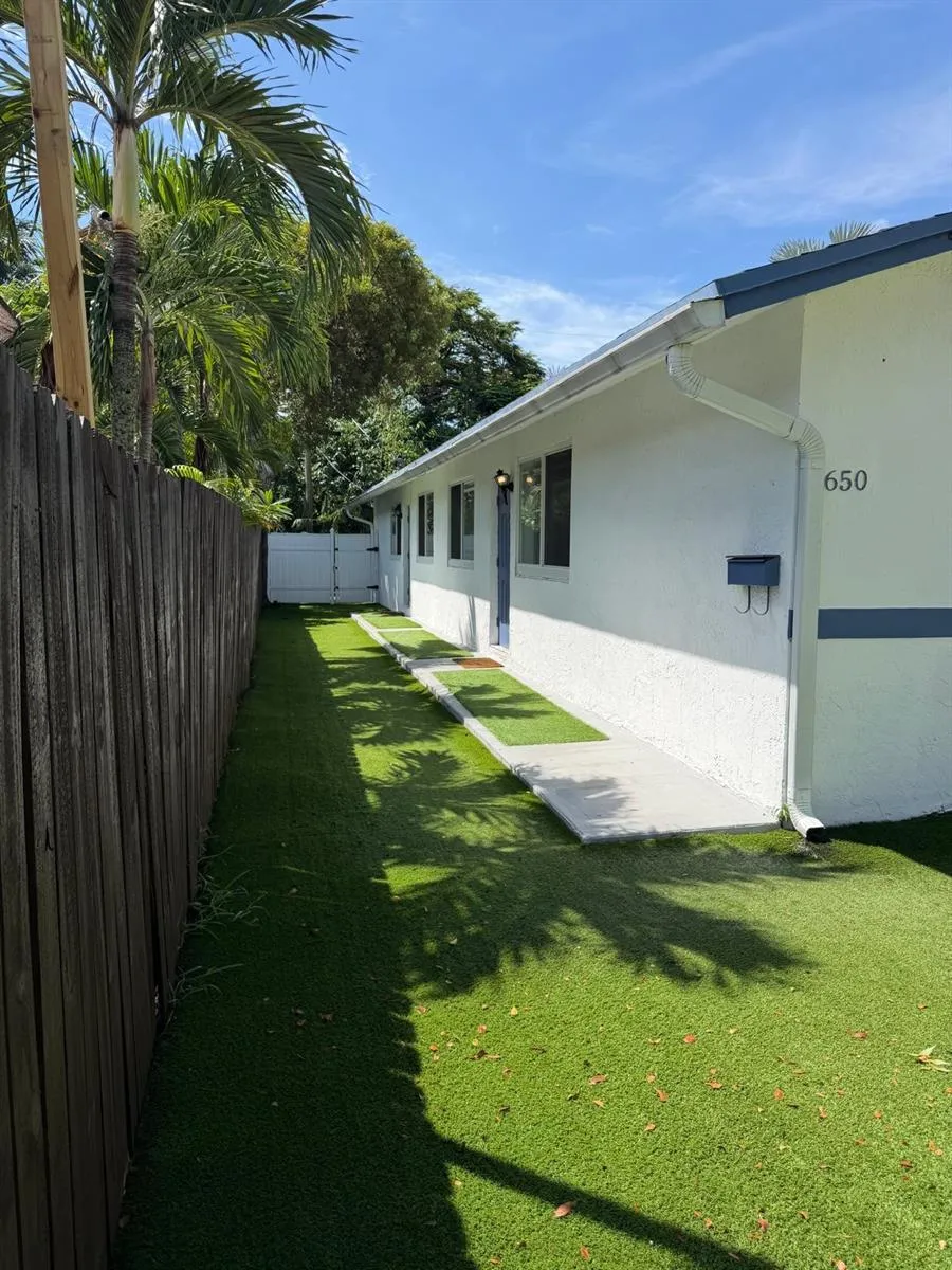 650 NE 15TH STREET #A - B Fort Lauderdale, FL 33304