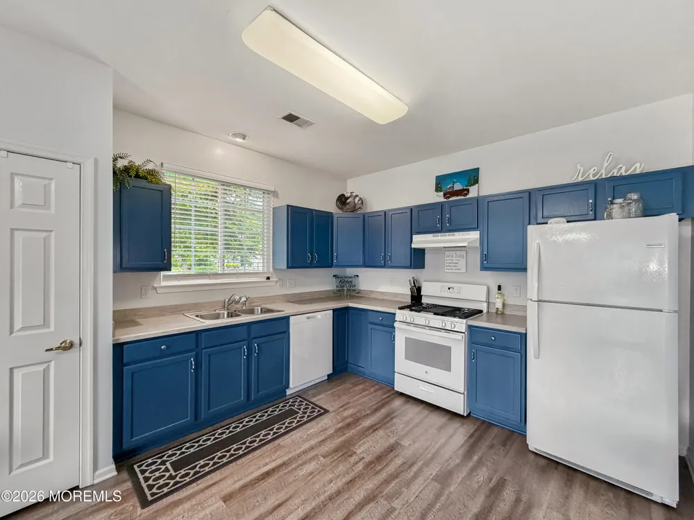 2 Warwick Court Barnegat, NJ 08005
