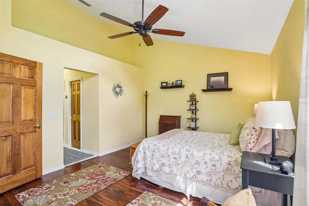 128 BAYTREE BOULEVARD Tavares, FL 32778
