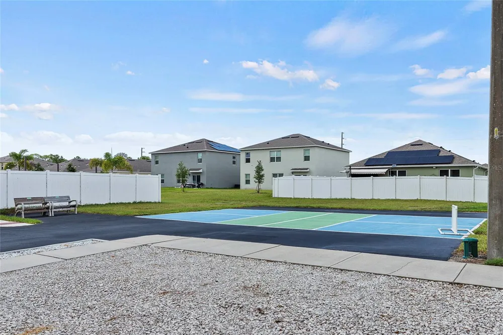 128 BAYTREE BOULEVARD Tavares, FL 32778