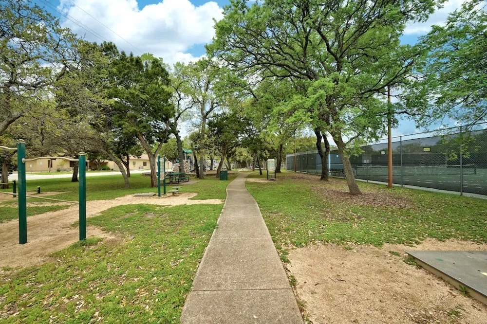 1205 Forest Oaks Path Cedar Park, TX 78613