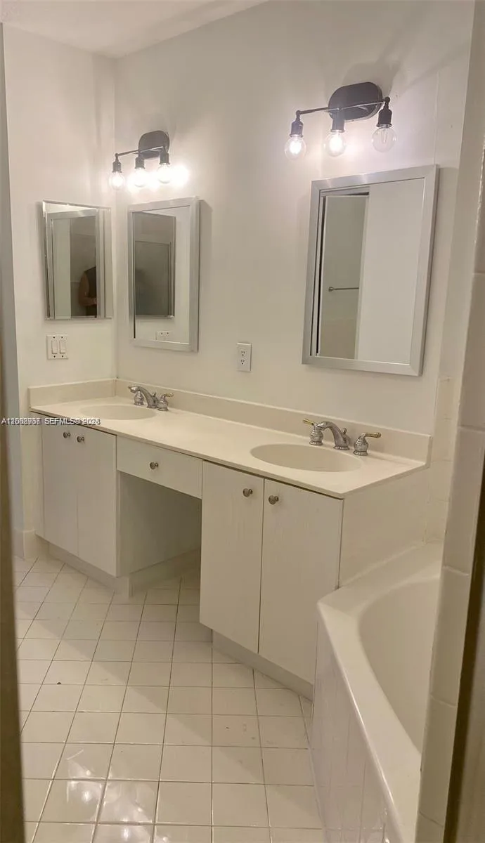 5759 NW 113th Ct #5759 Doral, FL 33178