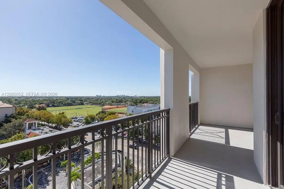 301 Altara Ave #813 Coral Gables, FL 33146