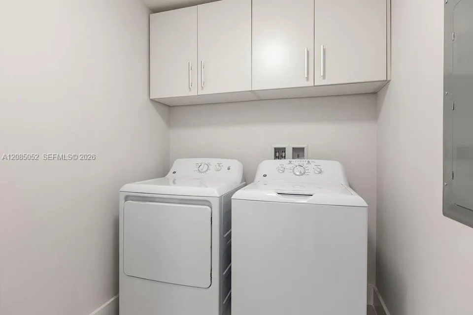 301 Altara Ave #813 Coral Gables, FL 33146